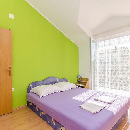 Apartments Mira I Vodice Esterno foto
