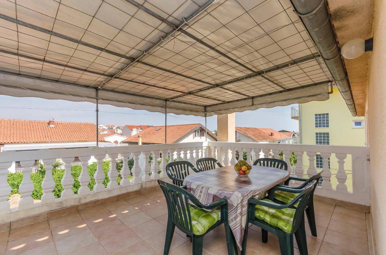 Apartments Mira I Vodice Esterno foto