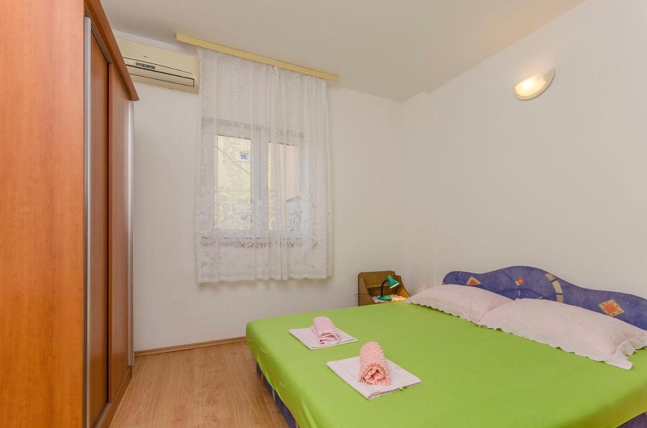 Apartments Mira I Vodice Esterno foto