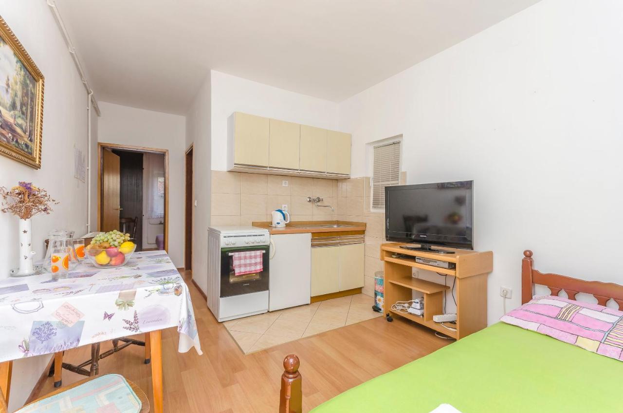 Apartments Mira I Vodice Esterno foto