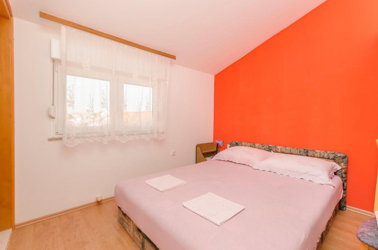 Apartments Mira I Vodice Esterno foto