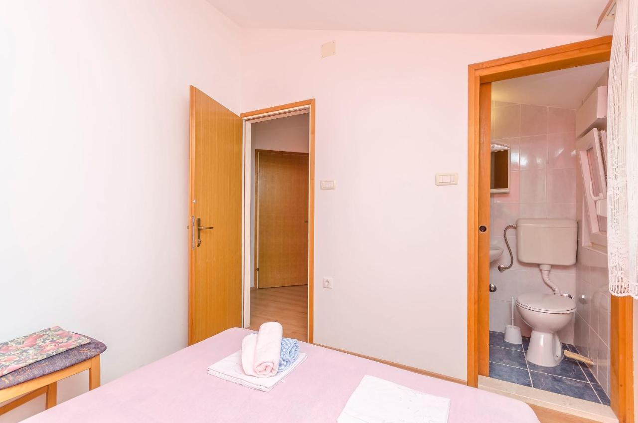 Apartments Mira I Vodice Esterno foto