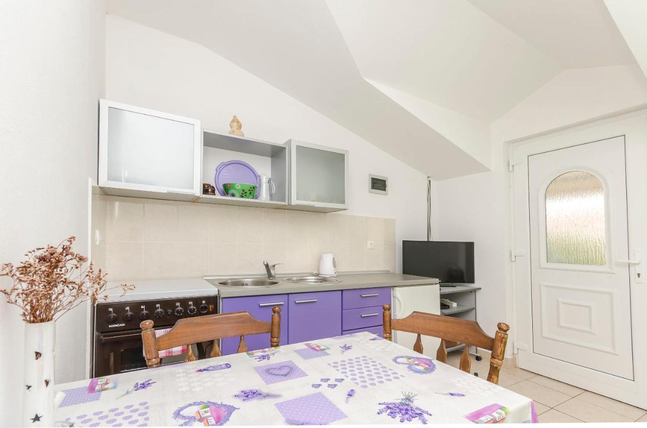 Apartments Mira I Vodice Esterno foto